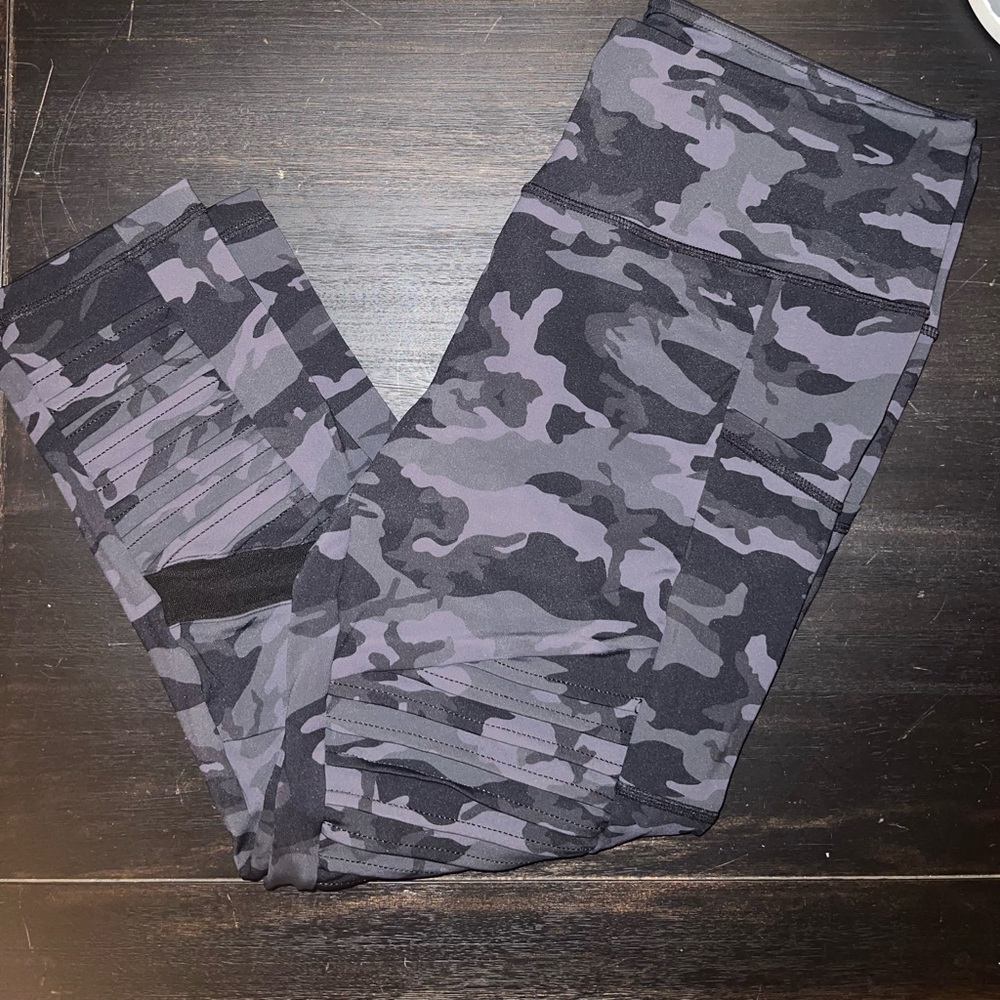 Constantly Varied Gear (CVG) size large black camo moto capri leggings